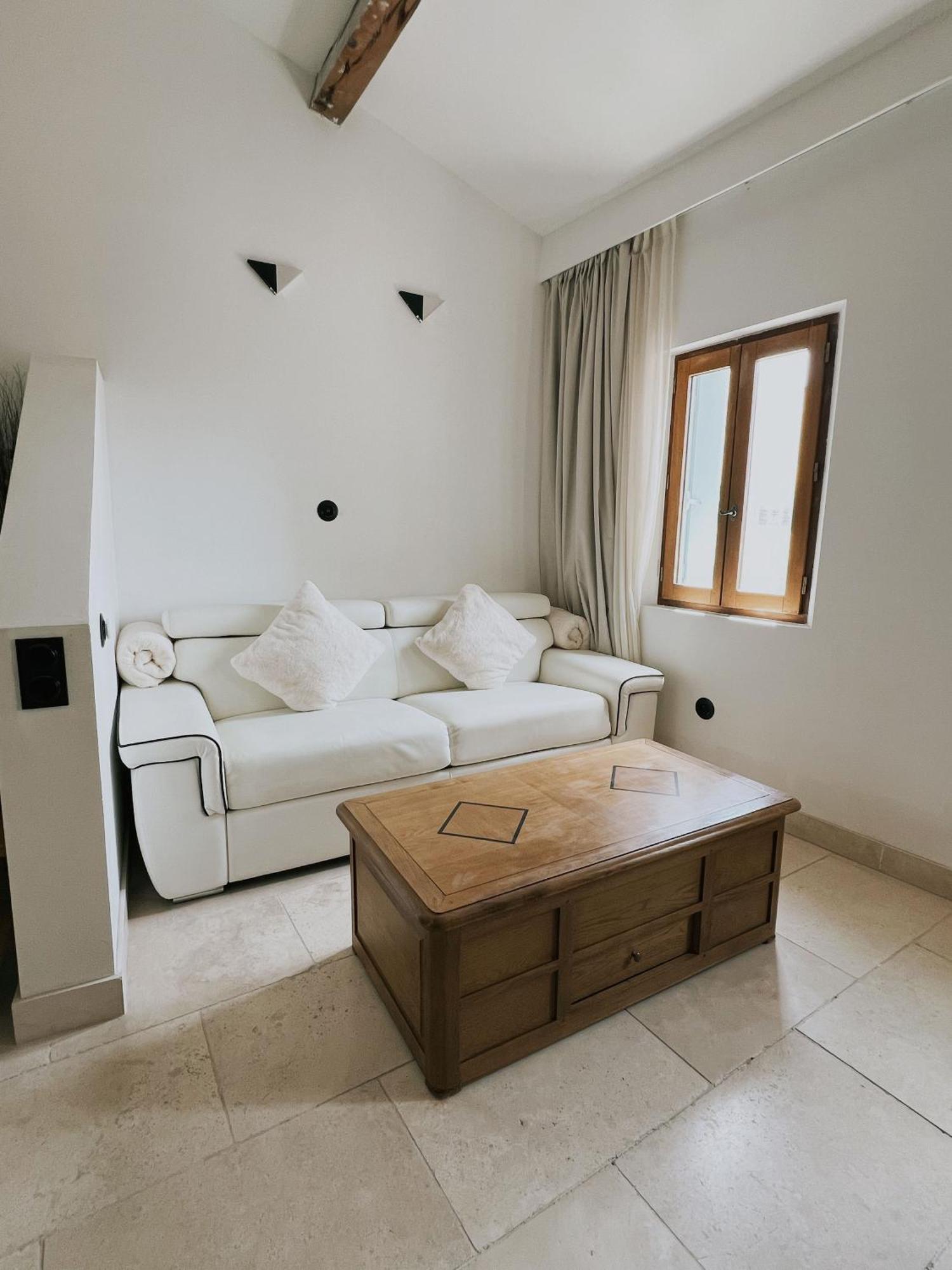 Domus Via Domitia Apartment Narbonne Bagian luar foto