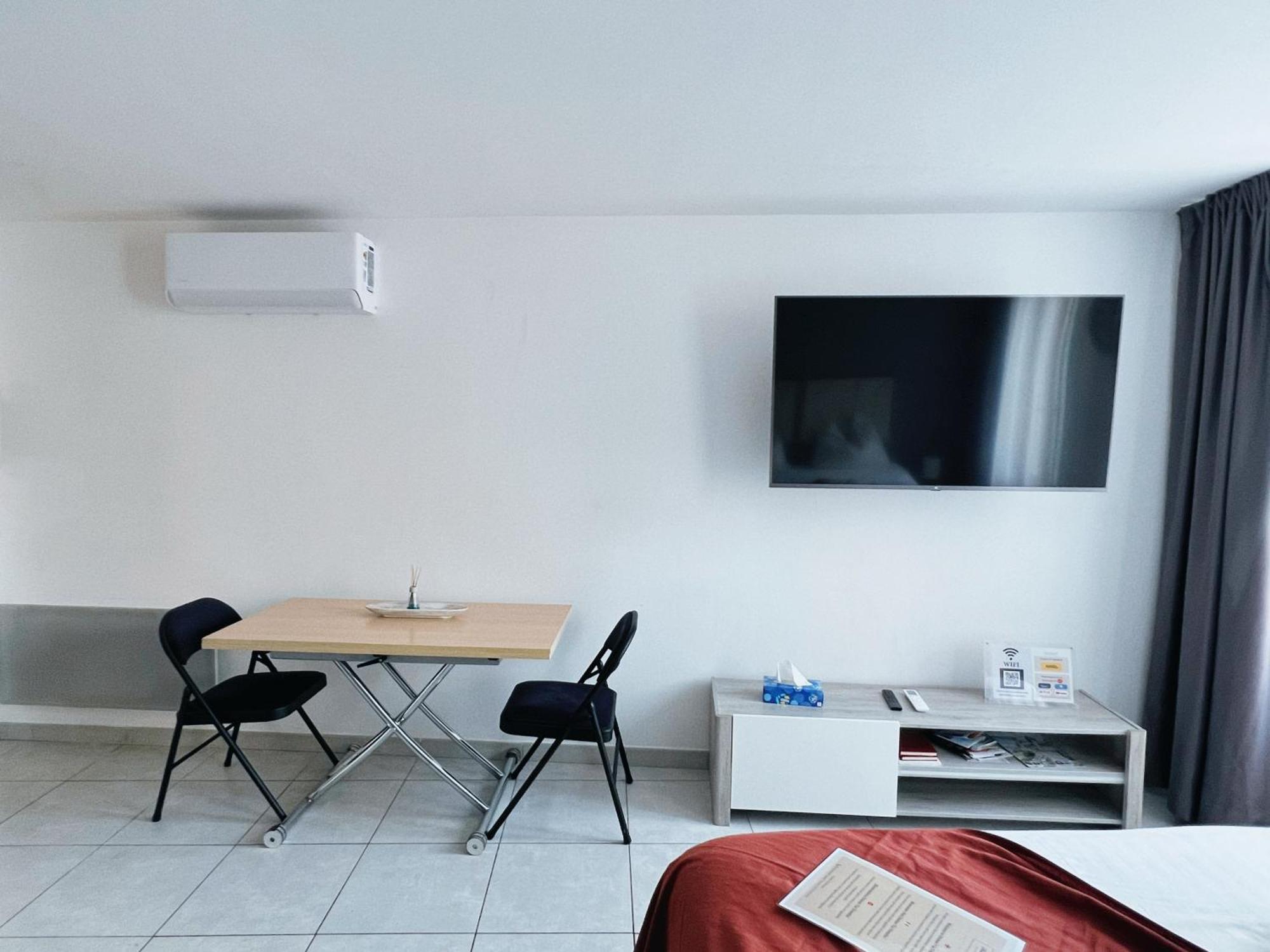 Domus Via Domitia Apartment Narbonne Bagian luar foto
